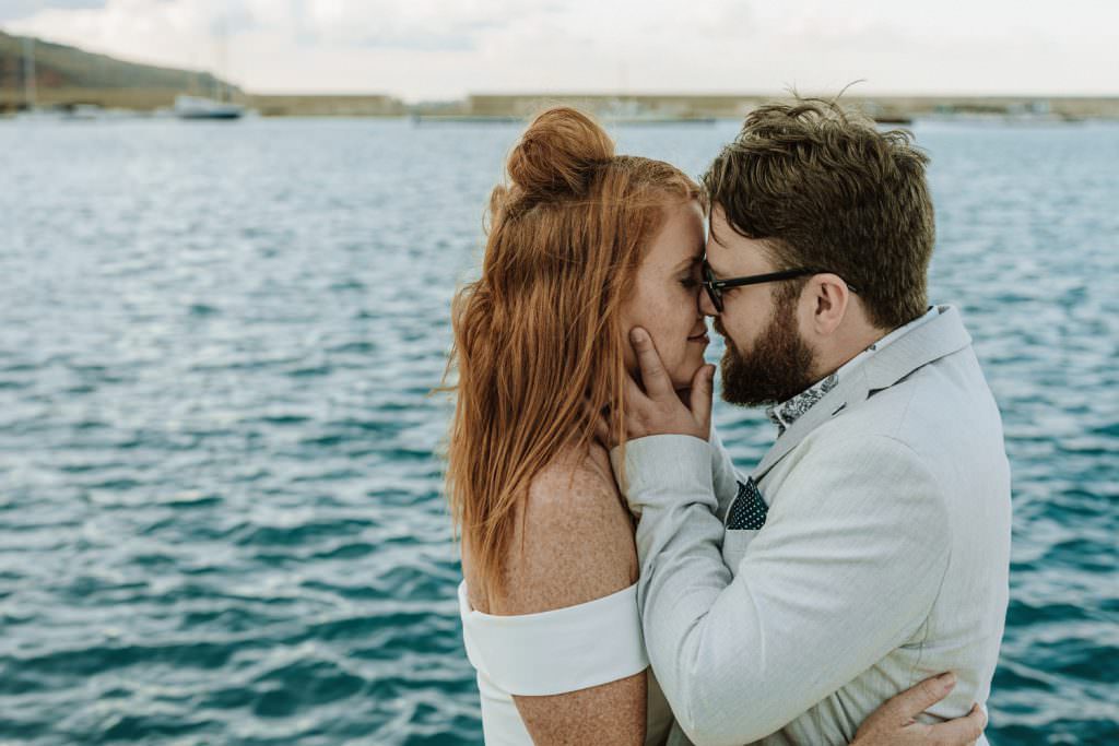 honeymoon photography elegant portrait in Sicily, kiss