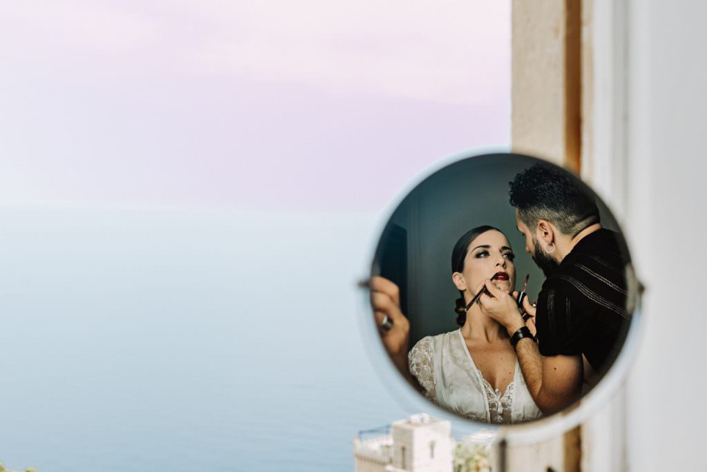 Fase trucco in Matrimonio nella costa di Taormina, Sicilia