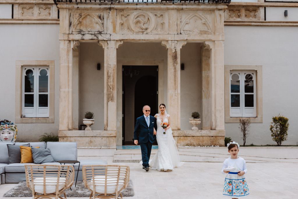 Sposa e padre  in Matrimonio nella costa di Taormina, Sicilia