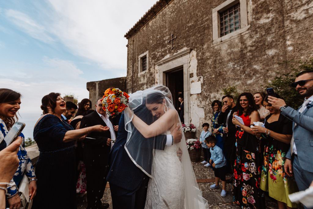 Lancio del riso in Matrimonio nella costa di Taormina, Sicilia