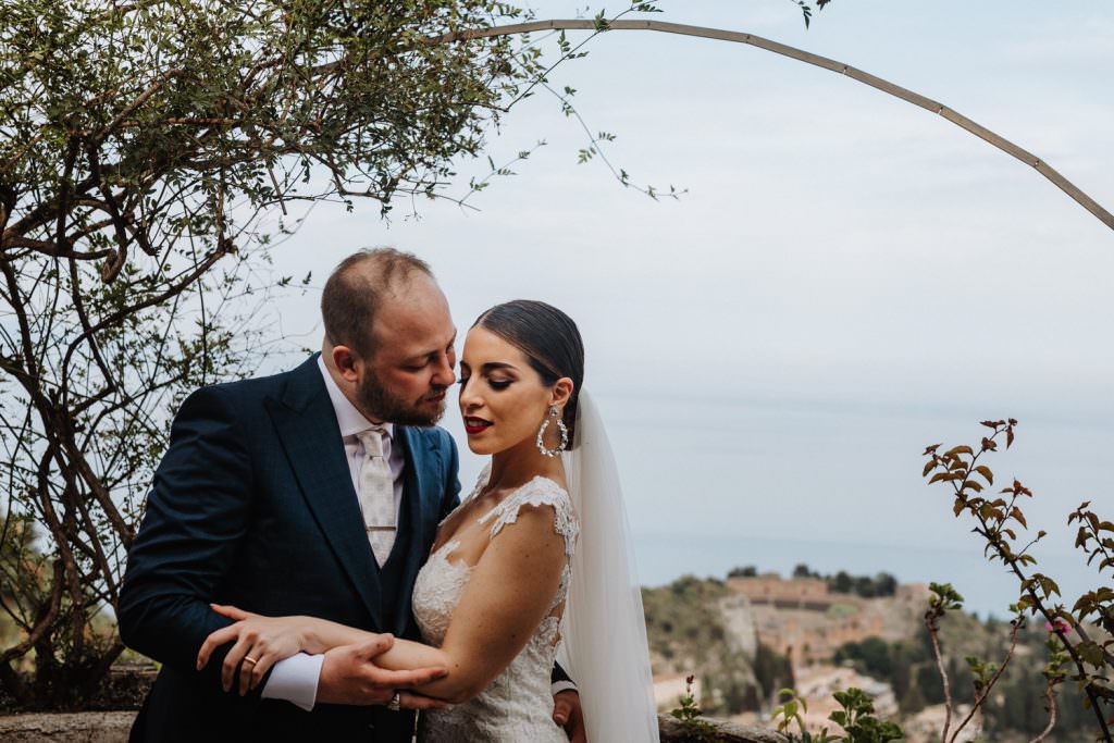 Ritratto di coppia in Matrimonio nella costa di Taormina, Sicilia