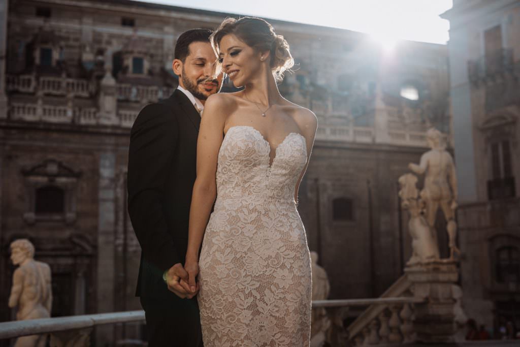 Ritratto di coppia di un matrimonio elegante a Palermo